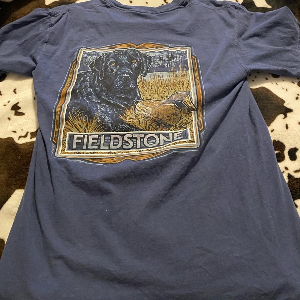 fieldstone t shirt!! bought brand new and only worn twice no stains just fuzz!!